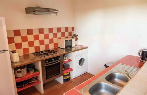Murviel-les-Beziers House | Holiday Home in Béziers with Pool and Vineyard