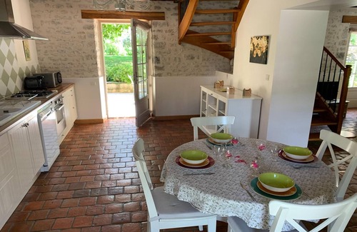 Chilleurs-aux-Bois House | Holiday Home in Chilleurs near Château