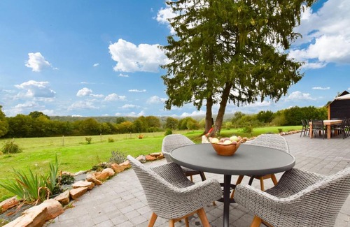 La Neuville-aux-Joutes House | Holiday home in la Neuville aux Jo tes with balcony