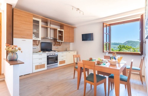 Scano di Montiferro House | Holiday Home 'Meravigliosa In Collina' with Mountain View, Wi-Fi and Air Conditioning