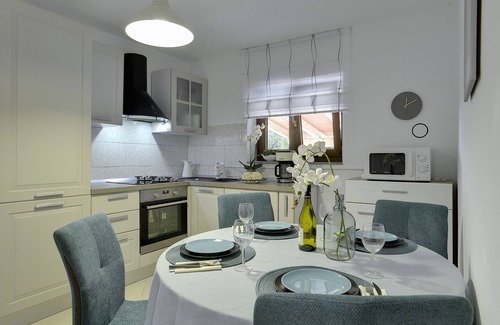 Divsici House | Holiday home 15 minutes drive from the coast