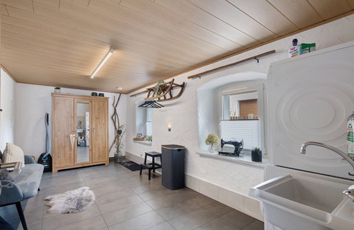 Fuchsmuehl House | Holiday Home 'Alte Wognerei' with Private Terrace, Shared Garden and Wi-Fi