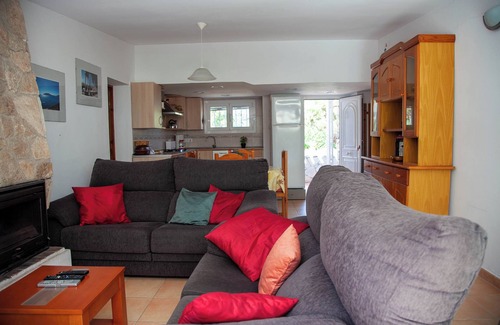 Tossa de Mar House | Holiday Home 'Andrea' with Mountain View, Private Terrace and Wi-Fi