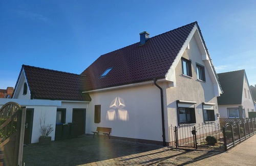 Groemitz House | Holiday Home 'Anker Perla' with Private Terrace and Wi-Fi