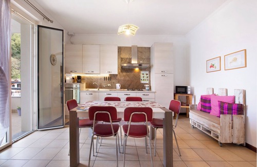 Lezzeno House | Holiday Home 'App Al Signorino Lake Bellagio' with Private Terrace, Wi-Fi and Air Conditioning