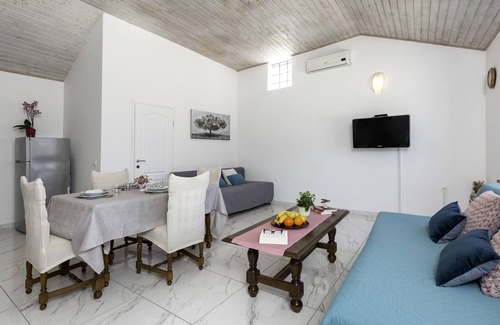 Jadreski House | Holiday Home Aqua With Pool