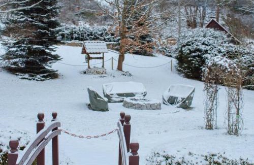 Becov nad Teplou House | Holiday Home Bečov nad Teplou 2 by Interhome