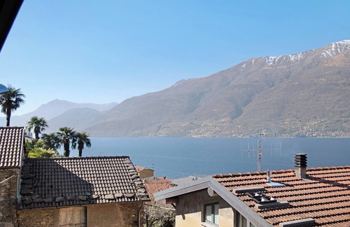 Dorio House | Holiday Home "Bernhouse" with Lake View, Balcony and Wi-Fi
