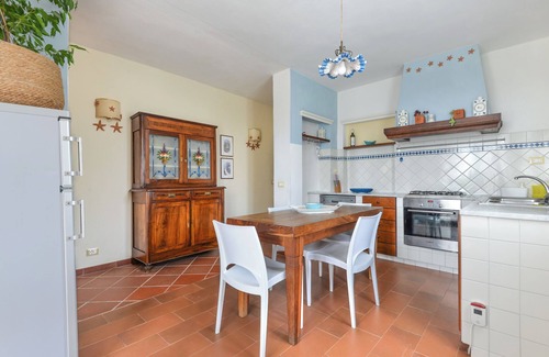 Lacona House | Holiday Home 'Bilocale Mimosa A Lacona' with Shared Pool, Private Garden and Wi-Fi