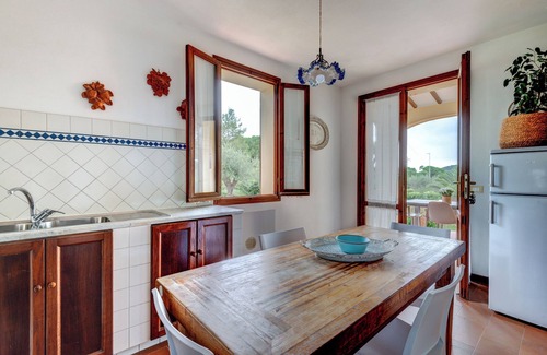 Lacona House | Holiday Home 'Bilocale Mimosa A Lacona' with Shared Pool, Private Garden and Wi-Fi