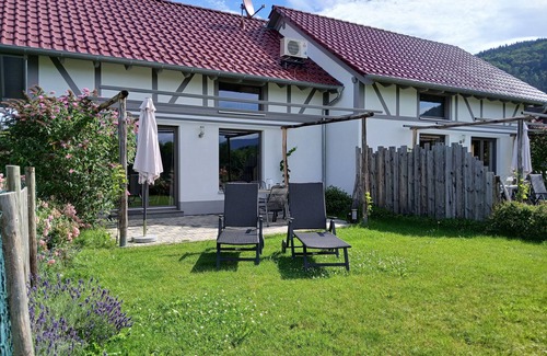 Niederlehen House | Holiday Home 'Bollenhut' with Private Terrace, Wi-Fi and Air Conditioning
