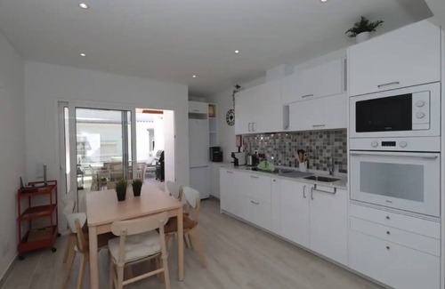 Tavira House | Holiday Home 'Bouganvilia' with Private Terrace, Wi-Fi and Air Conditioning