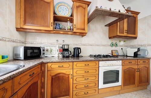 Raposeira House | Holiday Home 'Brita' with Private Terrace, Balcony and Wi-Fi