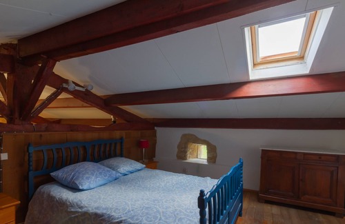 Monflanquin House | Holiday Home 'Côté Grange' with Shared Pool, Terrace, Garden & Wi-Fi