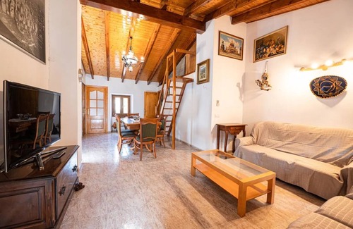 Binissalem House | Holiday Home 'C'an Artur' with Private Terrace and Wi-Fi