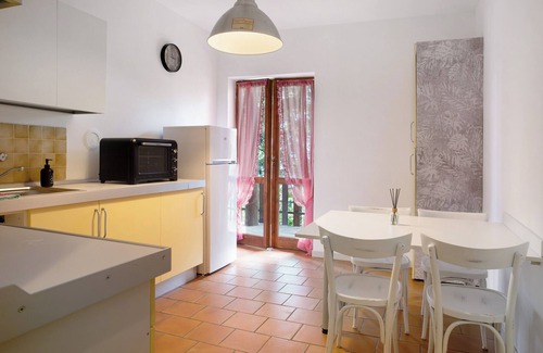 Cosio Valtellino House | Holiday Home 'Casa Nel Bosco' with Wi-Fi