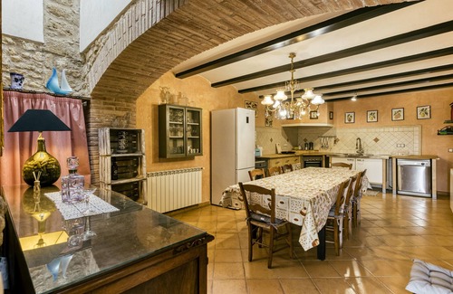 Orriols House | Holiday Home 'Ca La Maria' with Mountain View, Private Terrace and Wi-Fi