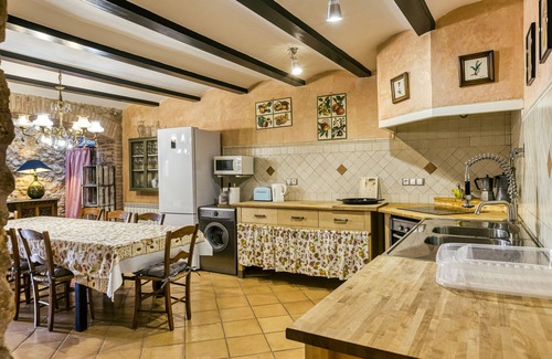 Orriols House | Holiday Home 'Ca La Maria' with Mountain View, Private Terrace and Wi-Fi