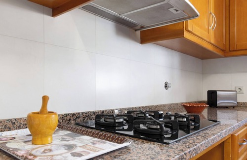 Molares House | Holiday Home 'Casa Cerdeirinhas De Basto' with Mountain View, Private Pool and Wi-Fi