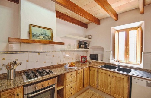 Manacor House | Holiday Home 'Can Mascaro' with Mountain View, Wi-Fi and Air Conditioning