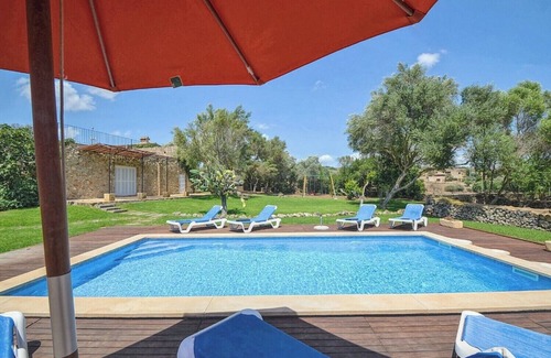 Manacor House | Holiday Home 'Can Mascaro' with Mountain View, Wi-Fi and Air Conditioning