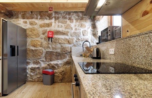 Valpacos House | Holiday Home 'Casa Da Marquinhas' with Mountain View, Pool, Wi-Fi and Air Conditioning