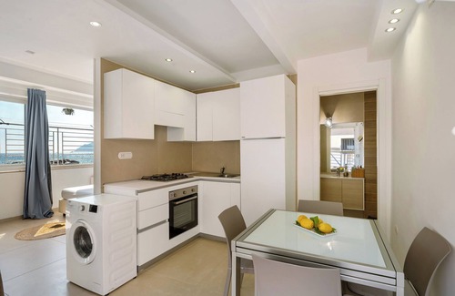 Salerno House | Holiday Home 'Casa Castagna A' Mare' with Sea View, Wi-Fi and Air Conditioning