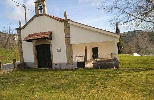 Braganca House | Holiday Home 'Casa Da Ribeira Em Rabal' with Lake View, Wi-Fi and Air Conditioning