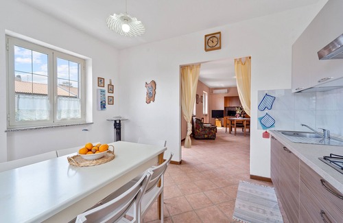 Tratalias House | Holiday Home 'Casa del Vento 2' with Shared Garden and Air Conditioning