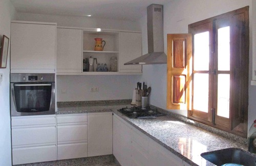 Iznajar House | Holiday Home Casa del Pino with Mountain Views, Pool & Wi-Fi