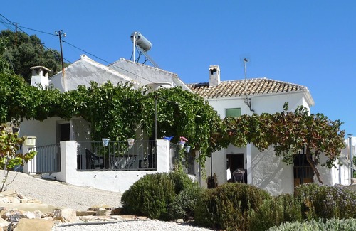 Iznajar House | Holiday Home Casa del Pino with Mountain Views, Pool & Wi-Fi