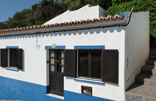 Aljezur House | Holiday Home 'Casa Do Gerd' with Mountain View, Private Terrace and Wi-Fi