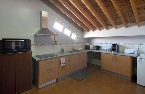 Achadinha House | Holiday Home 'Casa Do Monte' with Sea View, Shared Garden and Wi-Fi