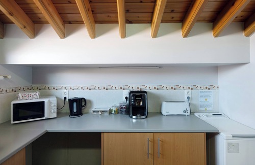Achadinha House | Holiday Home 'Casa Do Monte' with Sea View, Shared Garden and Wi-Fi