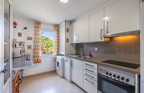 Velilla-Taramay House | Holiday Home 'Casa Encontrada' with Shared Pool & Wi-Fi