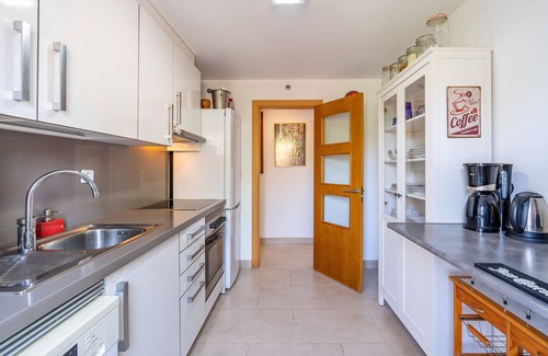 Velilla-Taramay House | Holiday Home 'Casa Encontrada' with Shared Pool & Wi-Fi