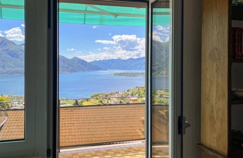 Gordola House | Holiday home "Casa Fior di Loto" with far-reaching views