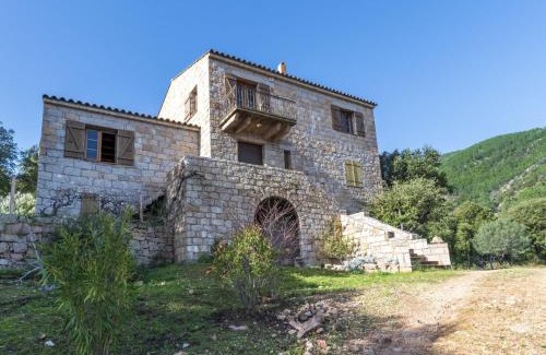 San-Gavino-di-Carbini House | Holiday Home Casa Gialla by Interhome