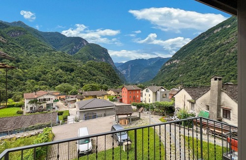 Cavergno House | Holiday home "Casa Nati" with a view of the Maggia Valley