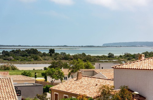 La Palme House | Holiday Home 'Casa Palma 2 - Sejour Ideal' with Lake View, Wi-Fi and Air Conditioning
