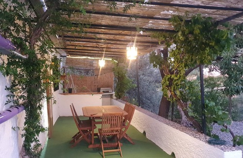 Los Cortijillos House | Holiday Home 'Casa Papi' with Mountain View, Pool & Wi-Fi