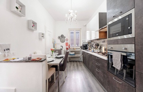 Borgo Ticino House | Holiday Home 'Casa Perry - Lago Maggiore' with Balcony and Wi-Fi