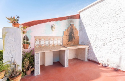 Navarres House | Holiday Home 'Casa Ratón Perez' with Private Terrace, Wi-Fi and Air Conditioning