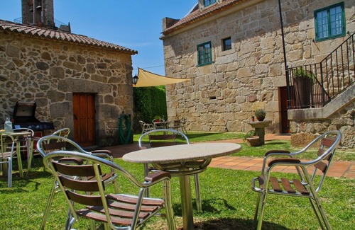 Areas Apartment | Holiday Home 'Casa Rectoral Apartamento Regueiro' with Mountain View, Shared Pool and Wi-Fi