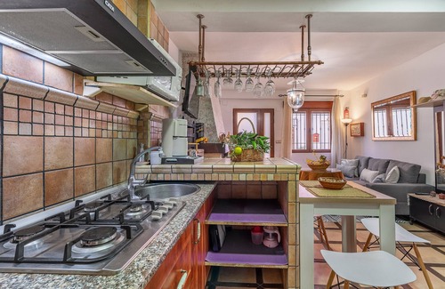 Niguelas House | Holiday Home 'Casa Rural En El Centro De Nigüelas' with Mountain View, Private Terrace and Wi-Fi