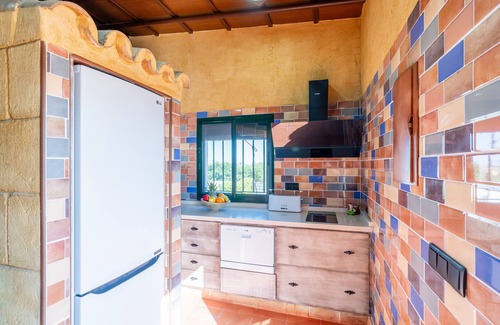 Carmona House | Holiday Home 'Casa Rural Carmo' with Private Pool, Wi-Fi and Air Conditioning