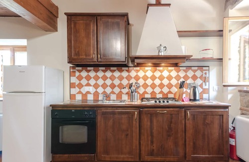 Santa Reparata House | Holiday Home 'Casa Vacanze Zaira' with Mountain View, Shared Pool & Wi-Fi