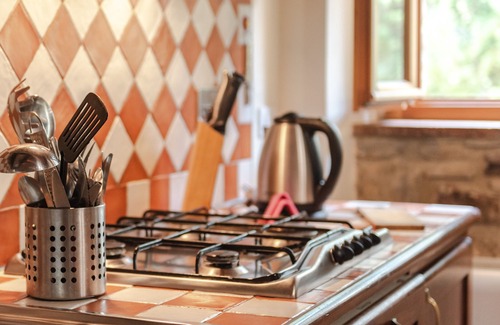Santa Reparata House | Holiday Home 'Casa Vacanze Zaira' with Mountain View, Shared Pool & Wi-Fi