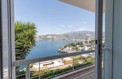 Almunecar House | Holiday Home 'Casa Villa Lumar' with Sea View, Private Pool and Wi-Fi