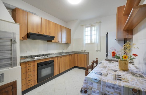 L'Assunta House | Holiday Home 'Casale Mba Graziudd' with Private Garden, Wi-Fi and Air Conditioning